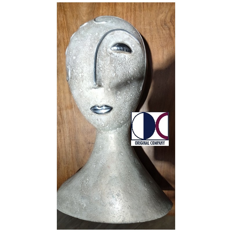 Scultura in polvere di pietra e alluminio